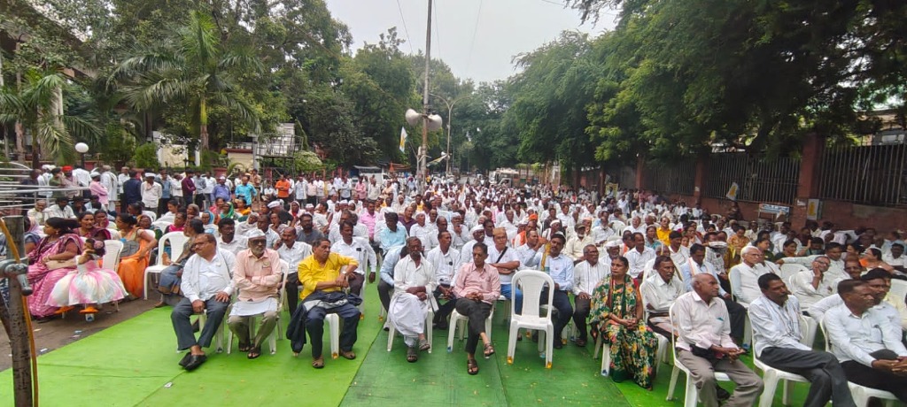 Dharna at Jantar Mantar - Crowd gathering
